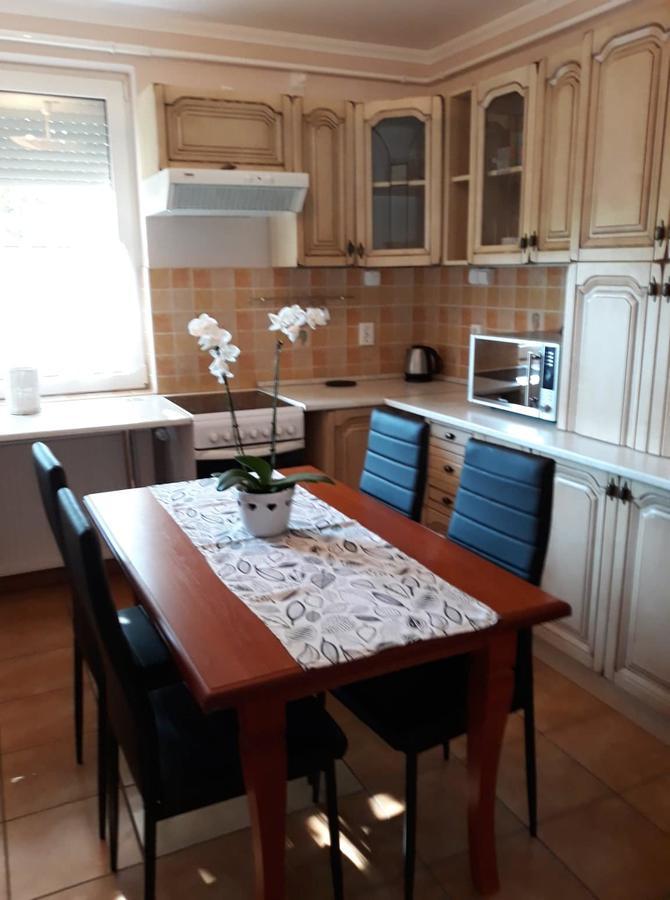 Kiskucko Apartman ไฮจ์ดุสโซบอสโล ภายนอก รูปภาพ
